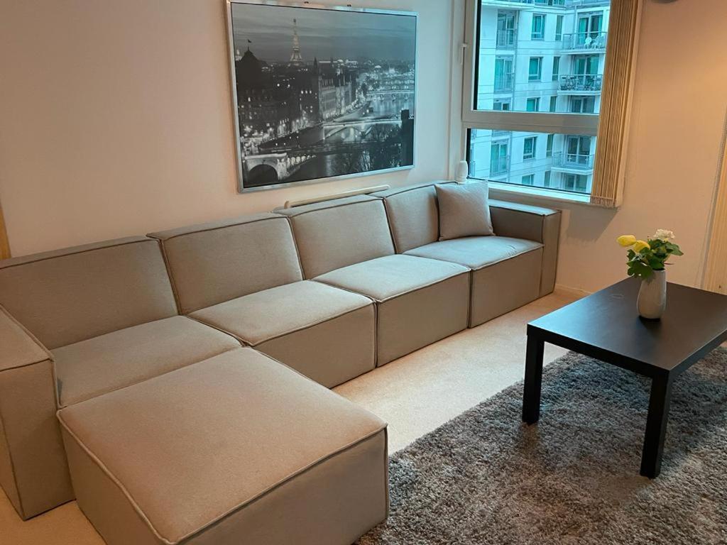 Zone 1 , 2 Bed , Tube Station 2 Mins Walk , Ideal For Leisure , Families , Contractors , Weekly Offers , Sleeps 4 Apartamento Londres
