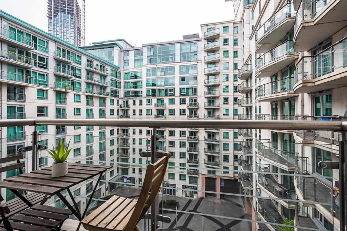 Zone 1 , 2 Bed , Tube Station 2 Mins Walk , Ideal For Leisure , Families , Contractors , Weekly Offers , Sleeps 4 Londres